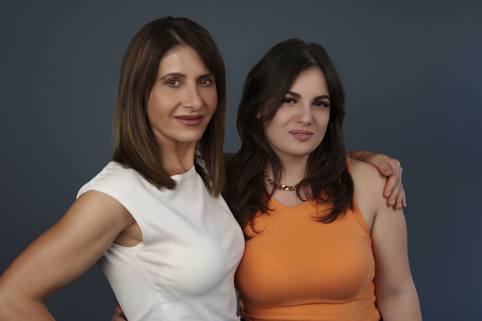 Monica von EMS ONE und Katerina von TeamUnbesiegbar nebeneinander im Porträt
