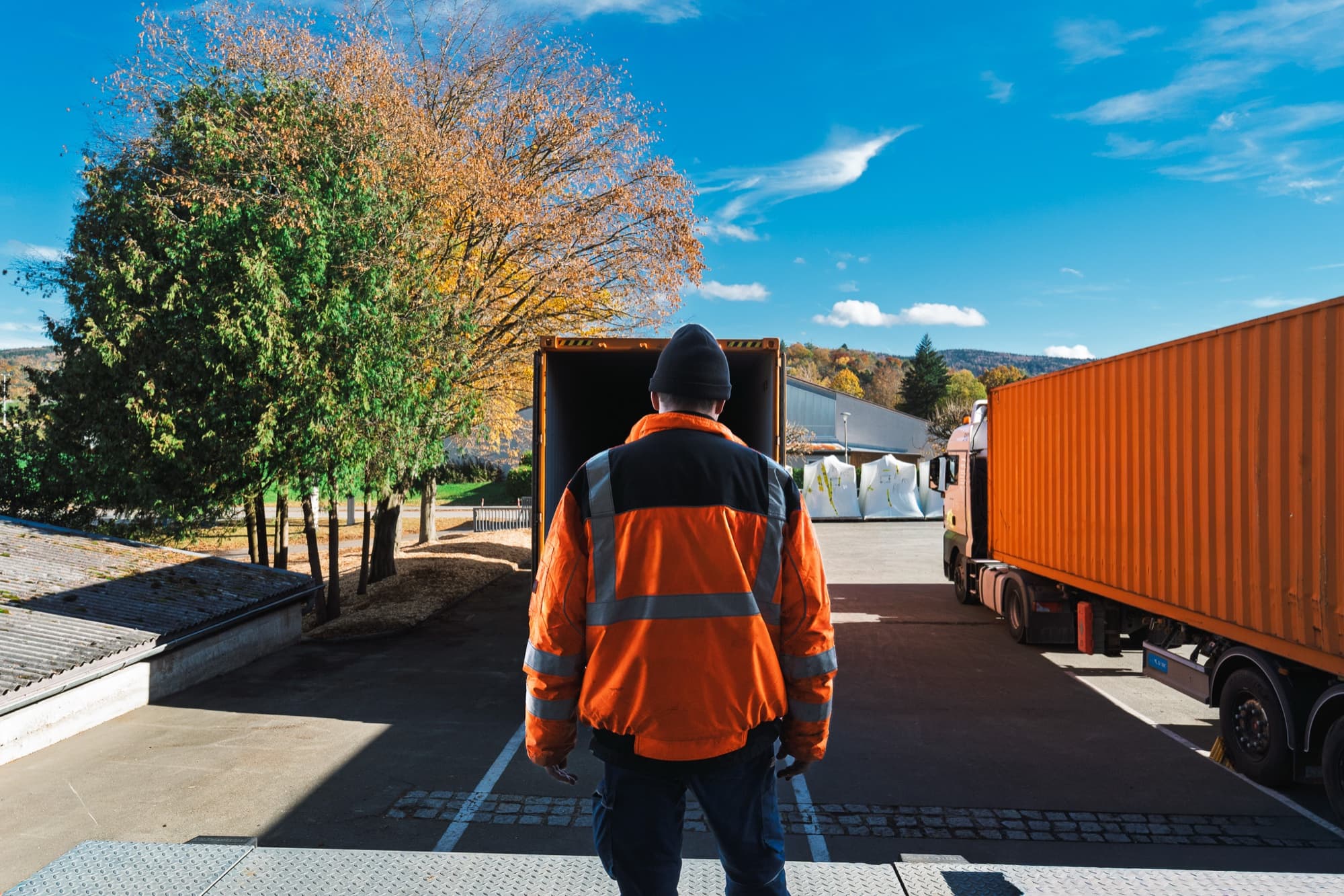 LKW-Verladung auf dem Logistikgelände